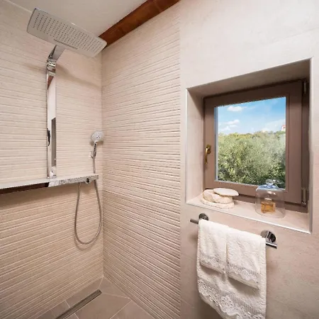 Ferienhaus Mit Privatpool Fur 6 Personen Ca 150 Qm In Bicine, Dalmatien Norddalmatien