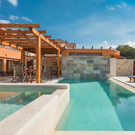 Ferienhaus Mit Privatpool Fur 6 Personen Ca 150 Qm In Bicine, Dalmatien Norddalmatien Bilice