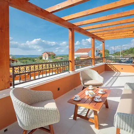 Ferienhaus Mit Privatpool Fur 6 Personen Ca 150 Qm In Bicine, Dalmatien Norddalmatien Bilice