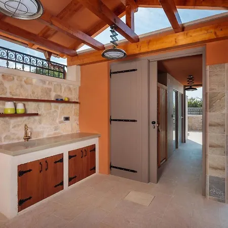 Casa de Férias Ferienhaus Mit Privatpool Fur 6 Personen Ca 150 Qm In Bicine, Dalmatien Norddalmatien
