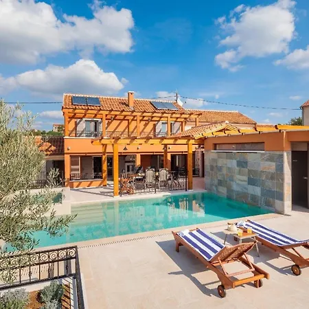 Ferienhaus Mit Privatpool Fur 6 Personen Ca 150 Qm In Bicine, Dalmatien Norddalmatien Bilice