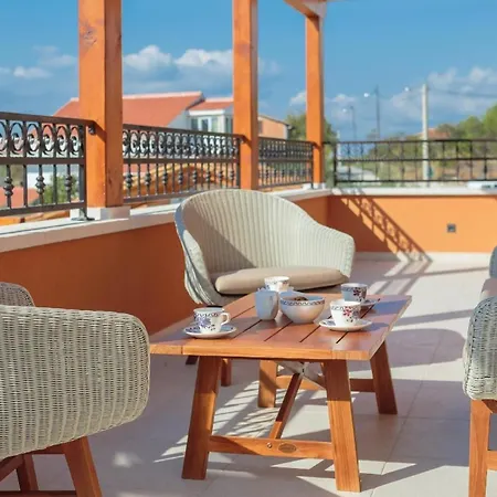 Ferienhaus Mit Privatpool Fur 6 Personen Ca 150 Qm In Bicine, Dalmatien Norddalmatien Casa de Férias *